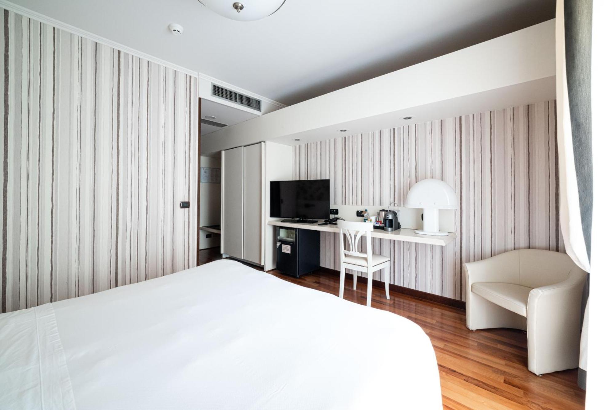 Phi Hotel Principe Кунео Экстерьер фото